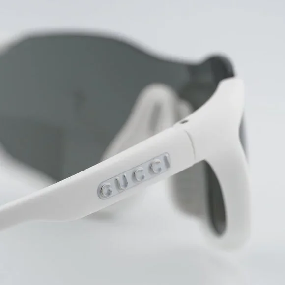 Gucci GG2018S 005 Sunglasses Matte Solid White Shield Frame  display picture 1